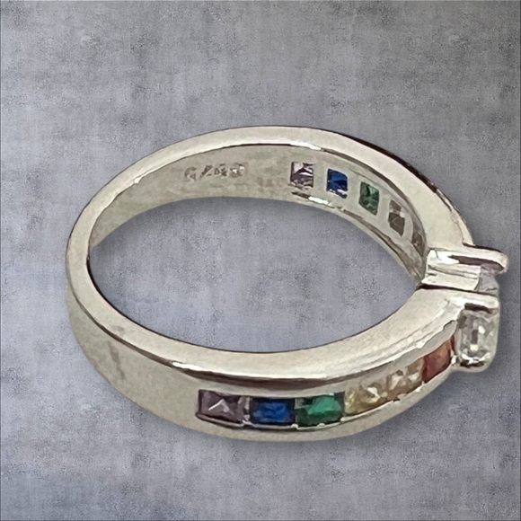 Silver .925 solitaire ring with multi color CZ on each size, stamped - Picture 4 of 7